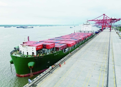 南京港成功靠泊最大內(nèi)貿(mào)集裝箱船 "江遠(yuǎn)集2"輪，為客戶帶來全新物流體驗(yàn)