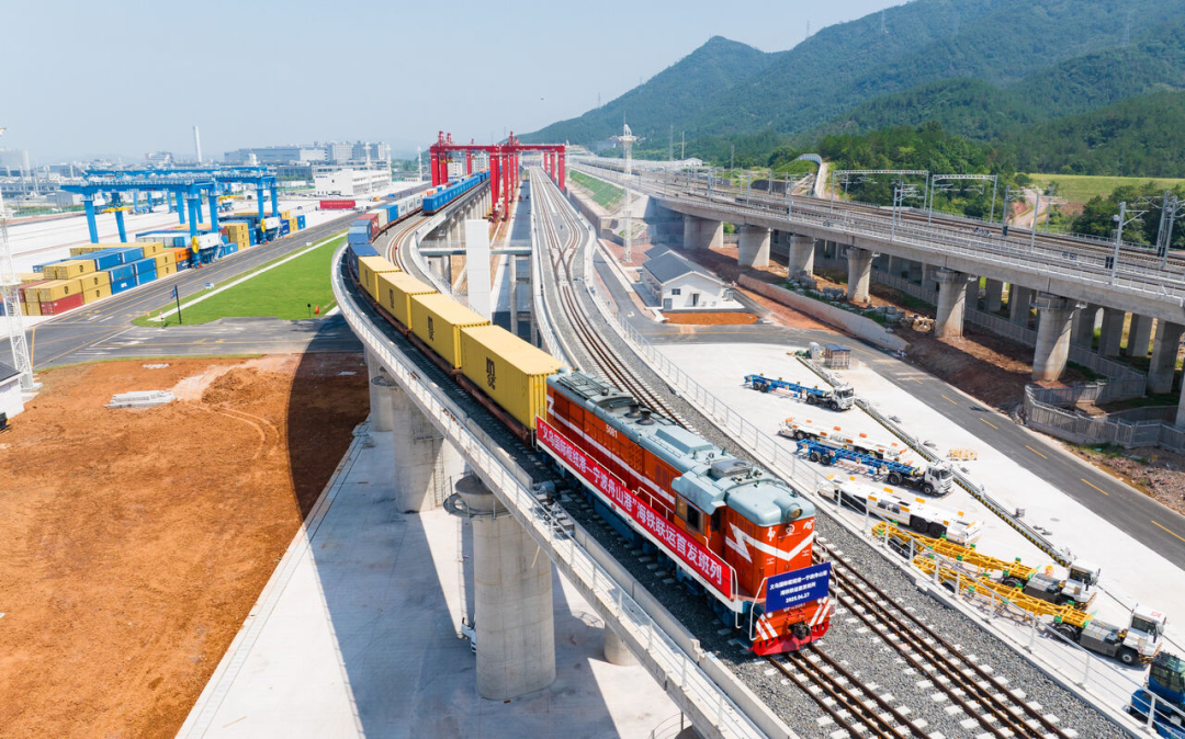 寧波舟山港海鐵聯(lián)運(yùn)創(chuàng)里程碑，年業(yè)務(wù)量首次突破200萬(wàn)標(biāo)箱