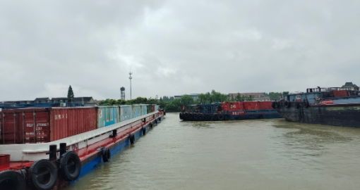 平湖64標(biāo)箱水運(yùn)集裝箱船順利試航