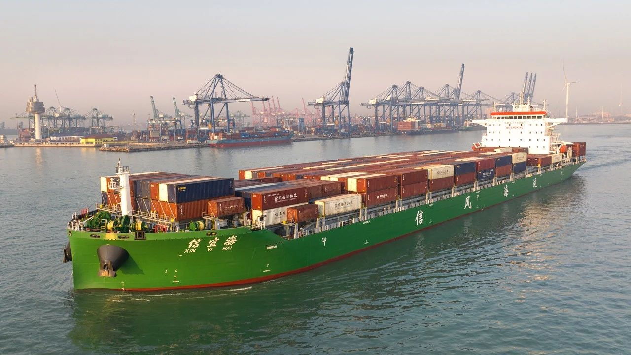 “信宜?！眱?nèi)貿(mào)集裝箱船首航天津至福清至廣州南沙